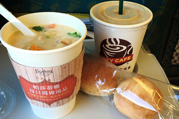 通勤時の朝食はセブンイレブンかモスバーガー！台湾、リュウさんの日常 – 出社準備編 –